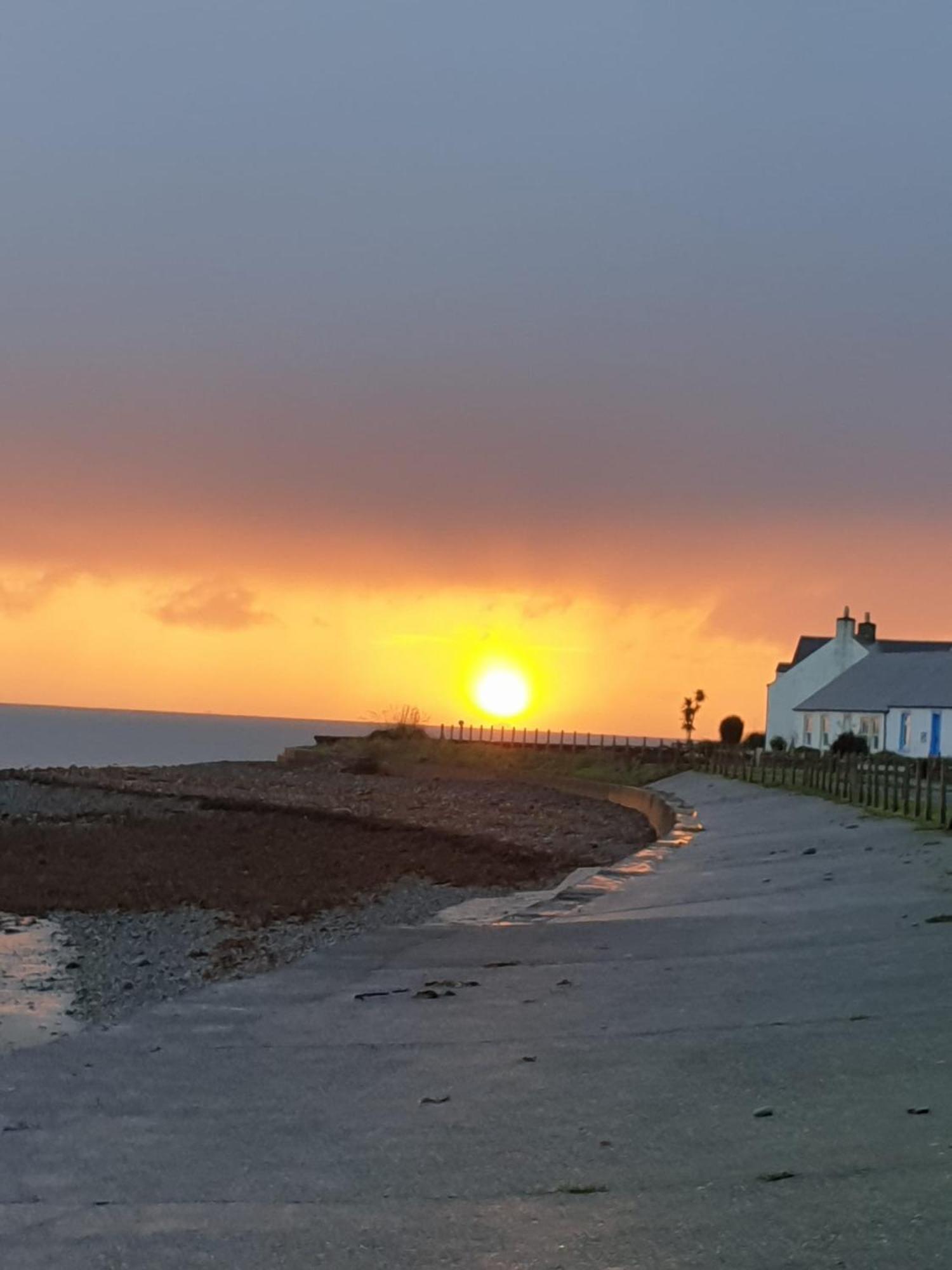 The Old Cornstore A Beautiful Suite Overlooking The Sea Drummore Exterior foto